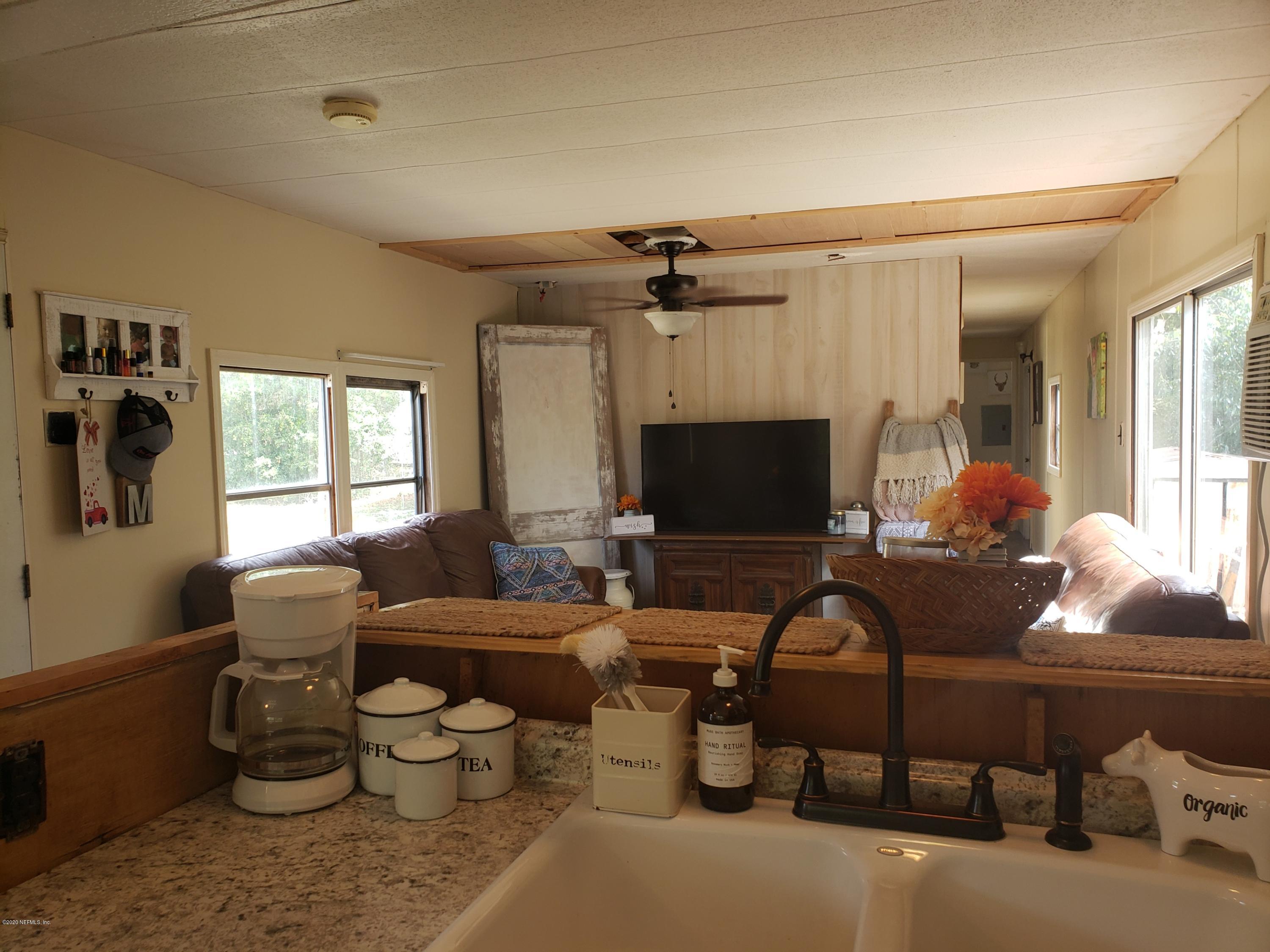 6775 Livingroom
