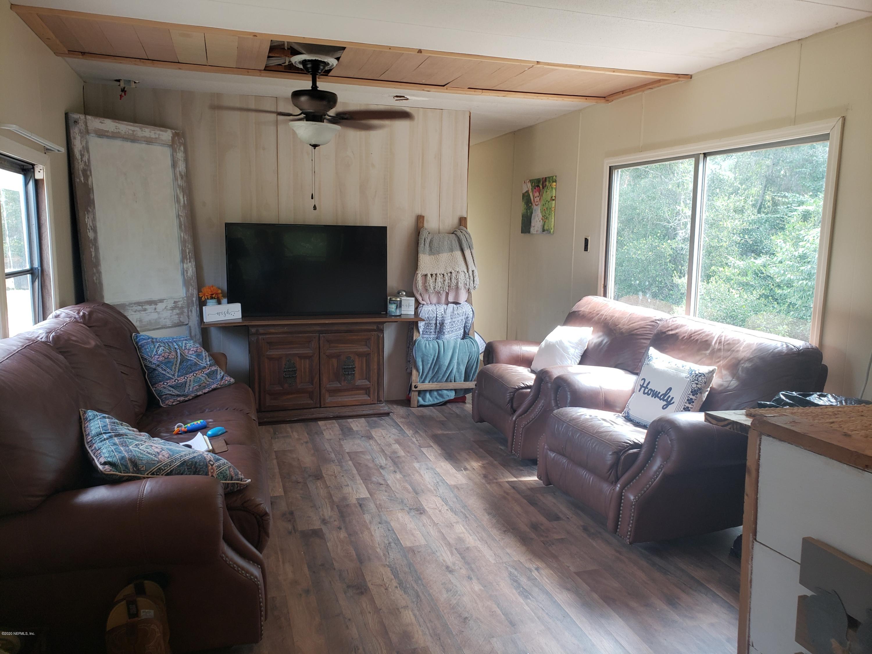 6775 Spring Lake Village Road Keystone Heights, FL 32656 - Photo 8 of 20 6775 Livingroom