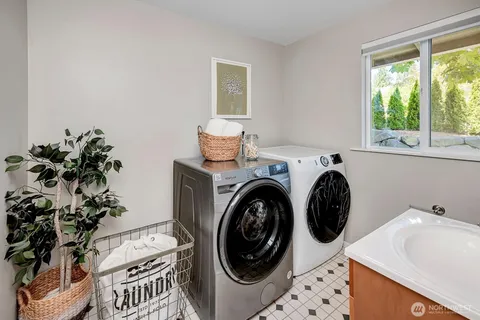 $1,299,000 | 14004 Southeast 20th Street, Bellevue, WA 98007