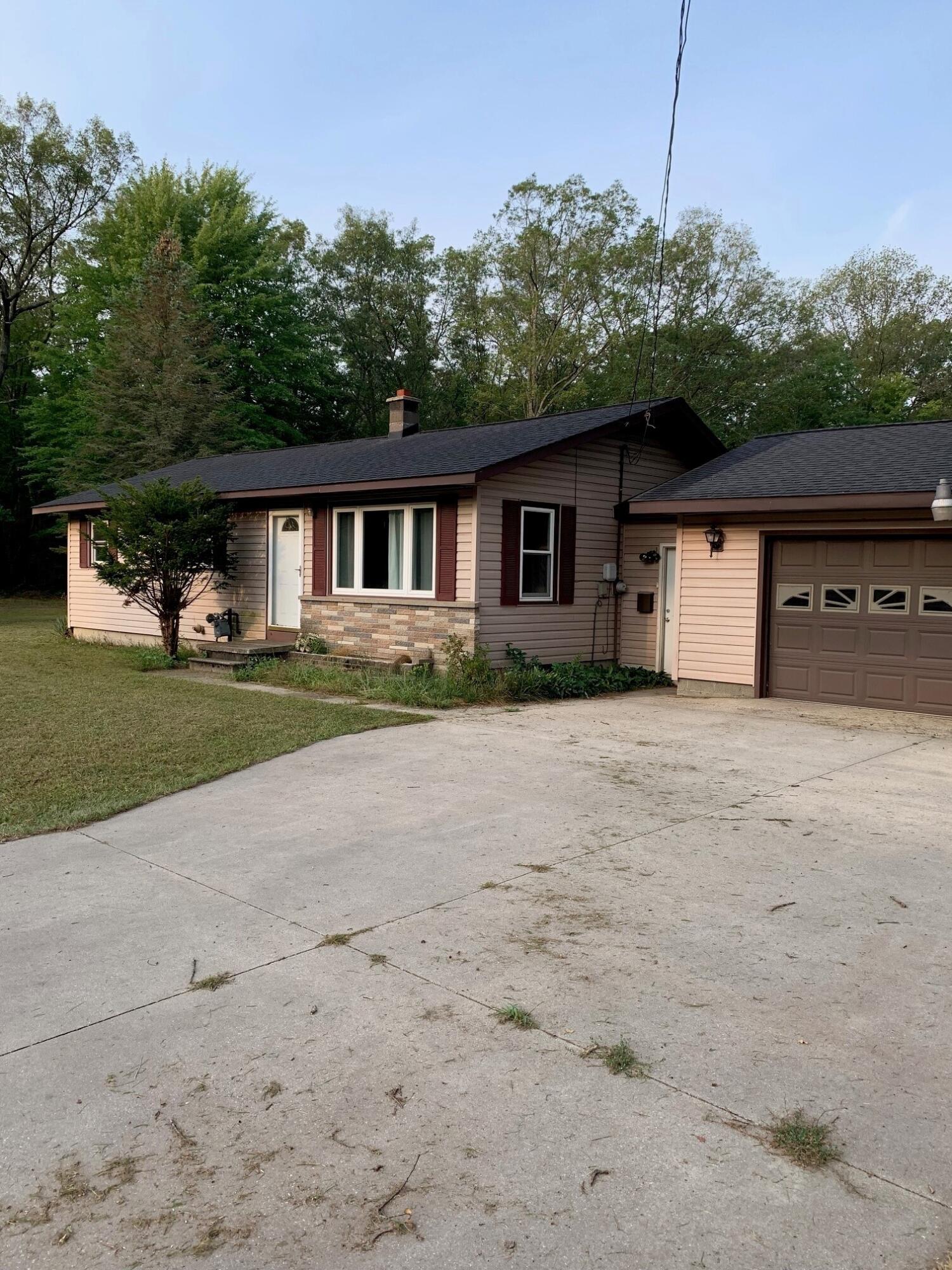 4033 Orshal Road Whitehall, MI 49461 - Photo 3 of 23 11