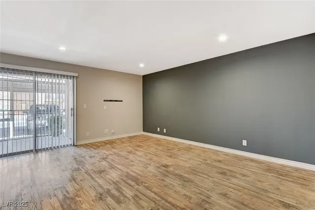 $1,395 | 5240 Indian River Drive, Unit 275, Las Vegas, NV 89103