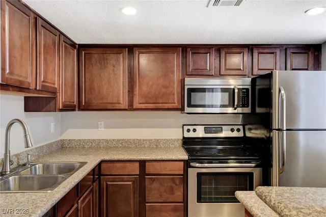 $1,395 | 5240 Indian River Drive, Unit 275, Las Vegas, NV 89103
