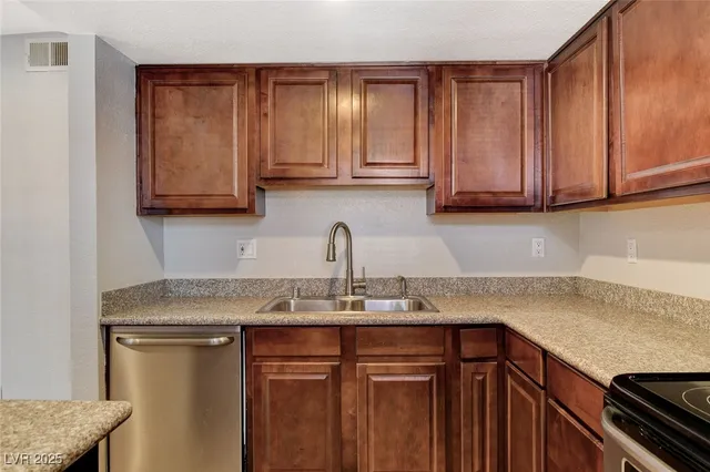$1,395 | 5240 Indian River Drive, Unit 275, Las Vegas, NV 89103