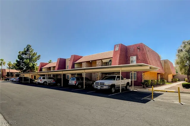 $1,395 | 5240 Indian River Drive, Unit 275, Las Vegas, NV 89103