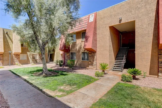 $1,395 | 5240 Indian River Drive, Unit 275, Las Vegas, NV 89103