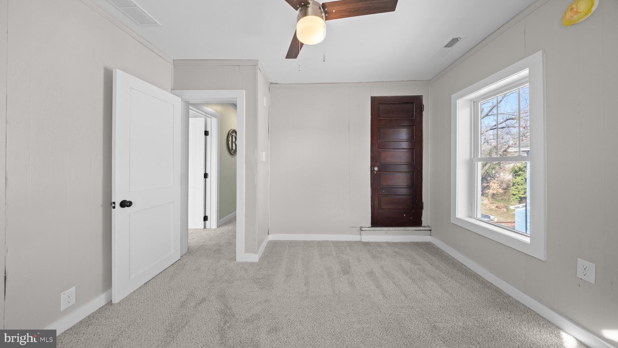 603 East Chestnut Street Delmar, MD 21875 - Photo 25 of 33 an empty room with windows and closet