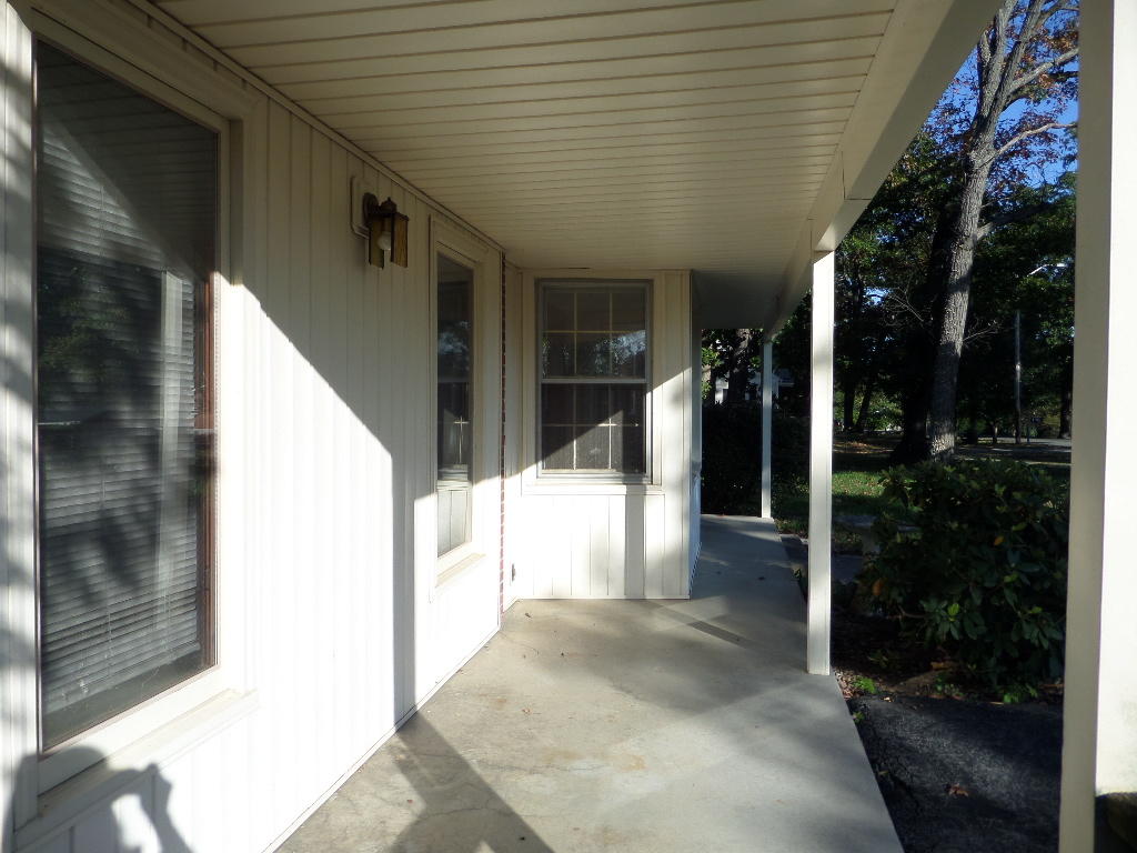 4933 Oak Road Northwest Roanoke, VA 24017 - Photo 48 of 54 4933FRPORCH1