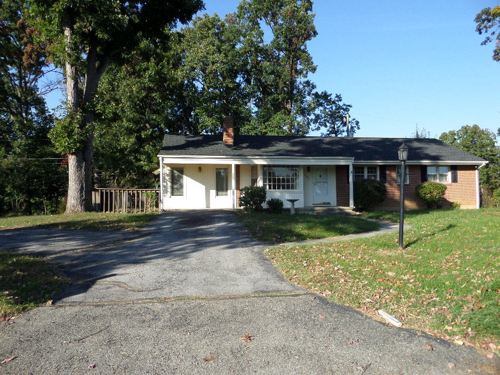 4933 Oak Road Northwest Roanoke, VA 24017 - Photo 50 of 54 4933EXTRAPARK