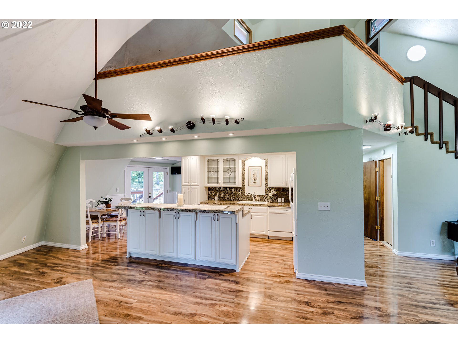 92969 Templeton Road Cheshire, OR 97419 - Photo 5 of 32 Gallery Image 5