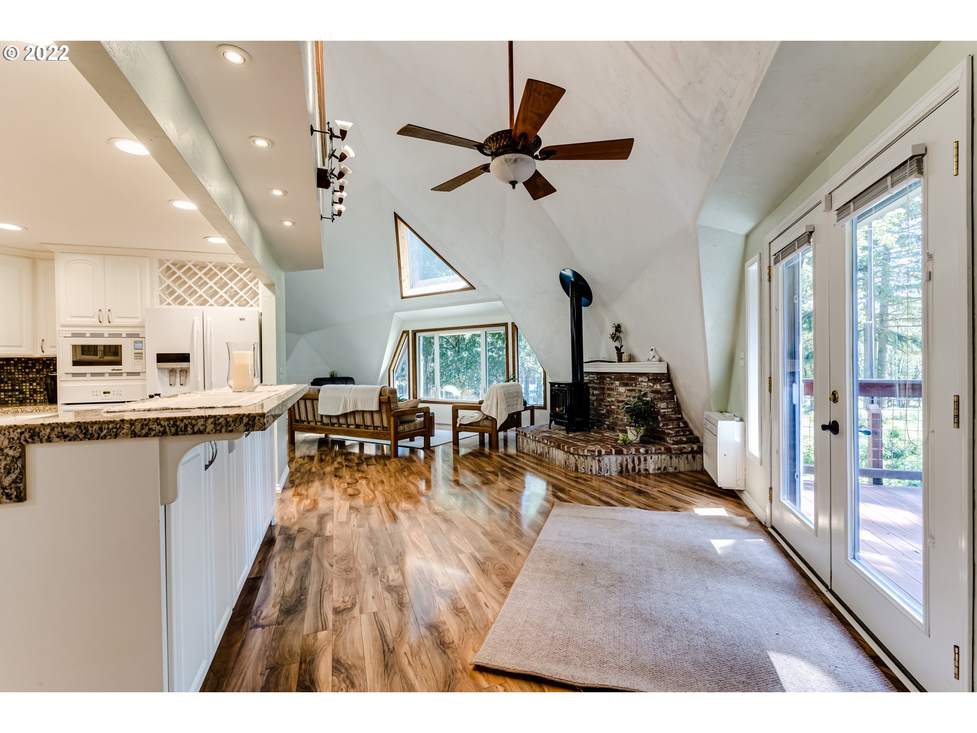 92969 Templeton Road Cheshire, OR 97419 - Photo 7 of 32 Gallery Image 7