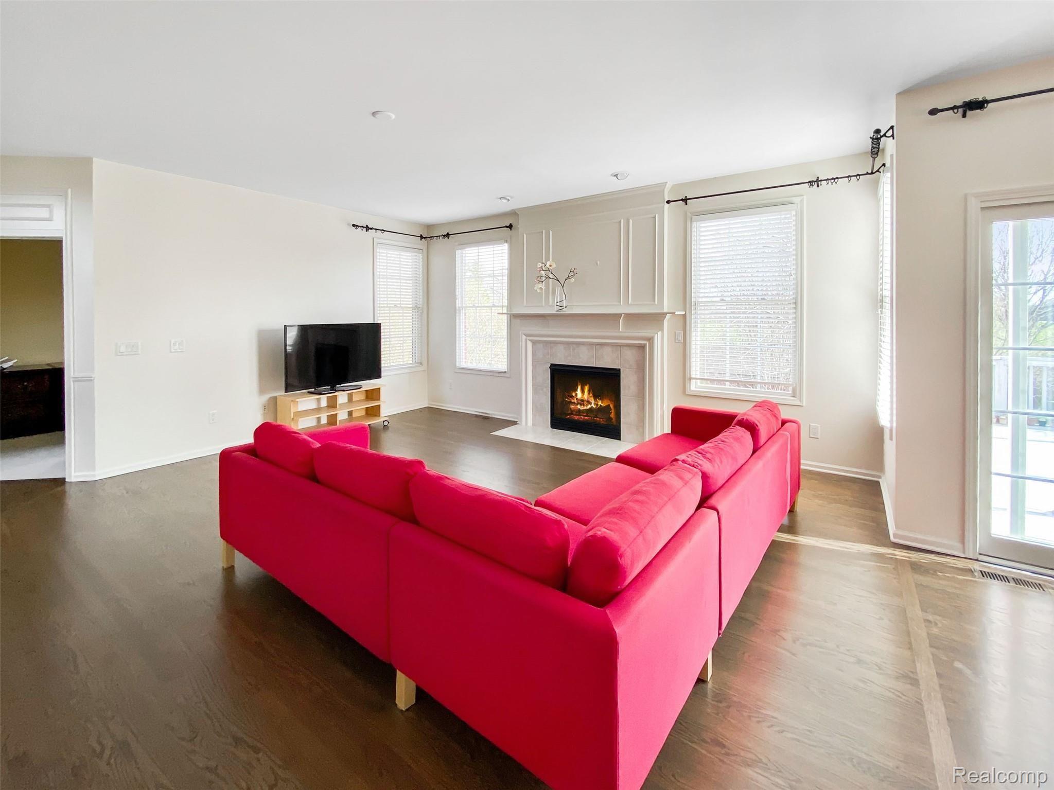 632 Bliss Drive Rochester, MI 48307 - Photo 6 of 41 sitting room 11.jpg