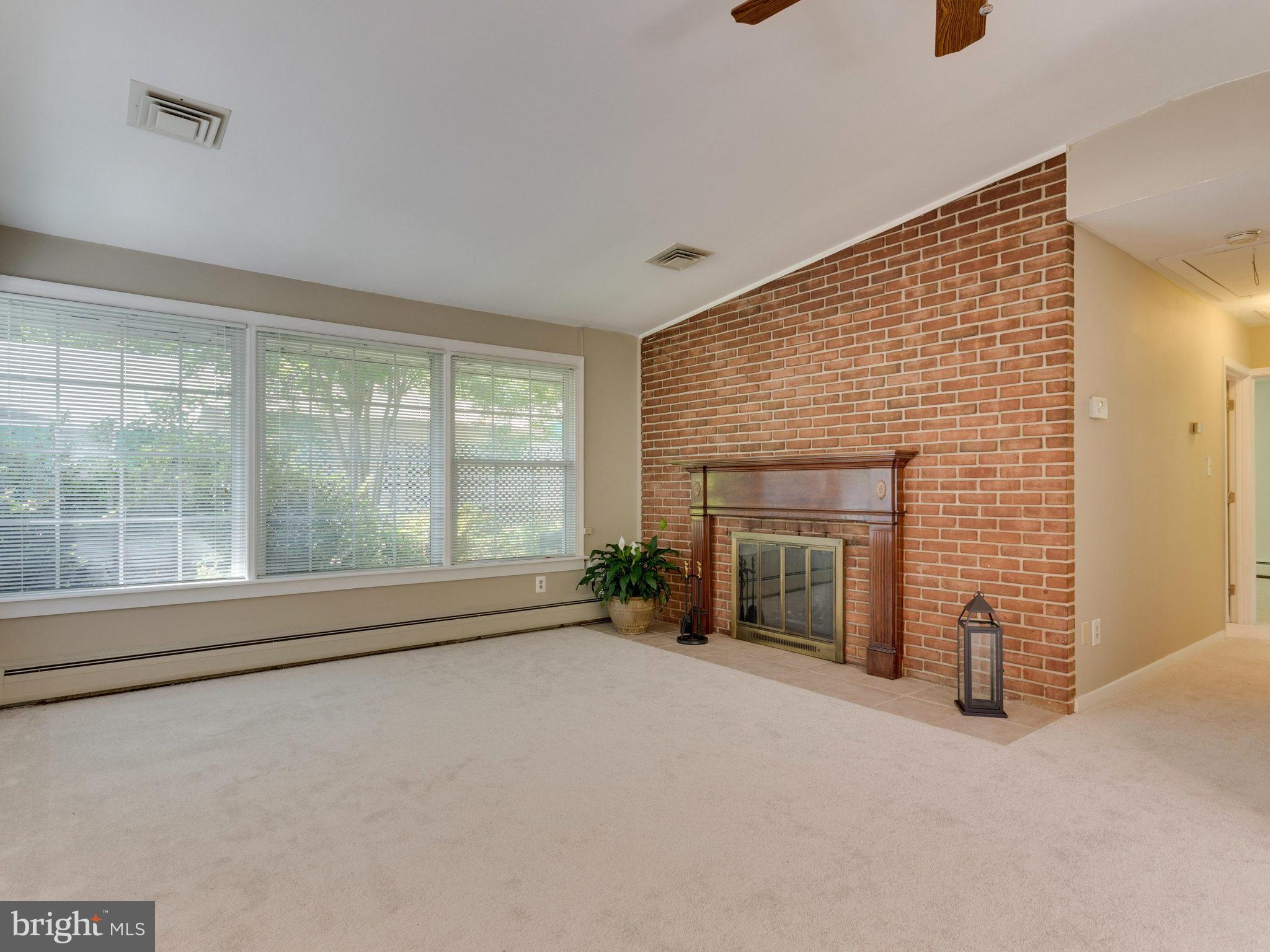 3126 Manor Road Falls Church, VA 22042 - Photo 8 of 27 Living Room