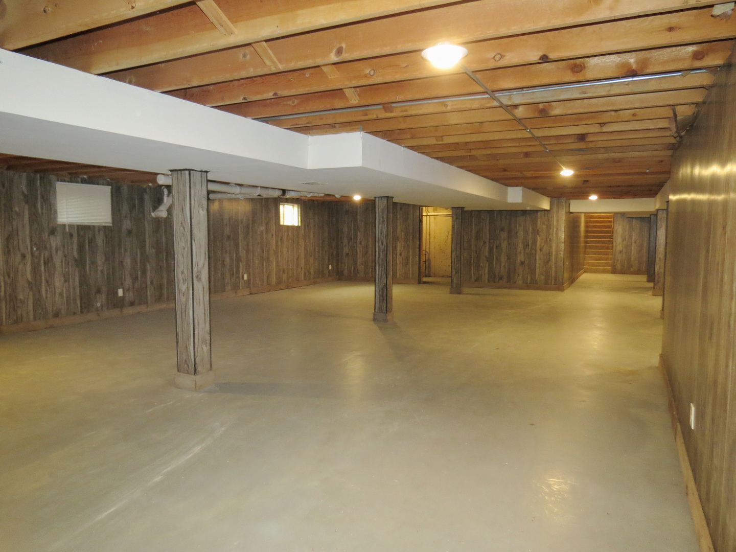 12970 McCarthy Road Lemont, IL 60439 - Photo 33 of 46 a view of a hallway