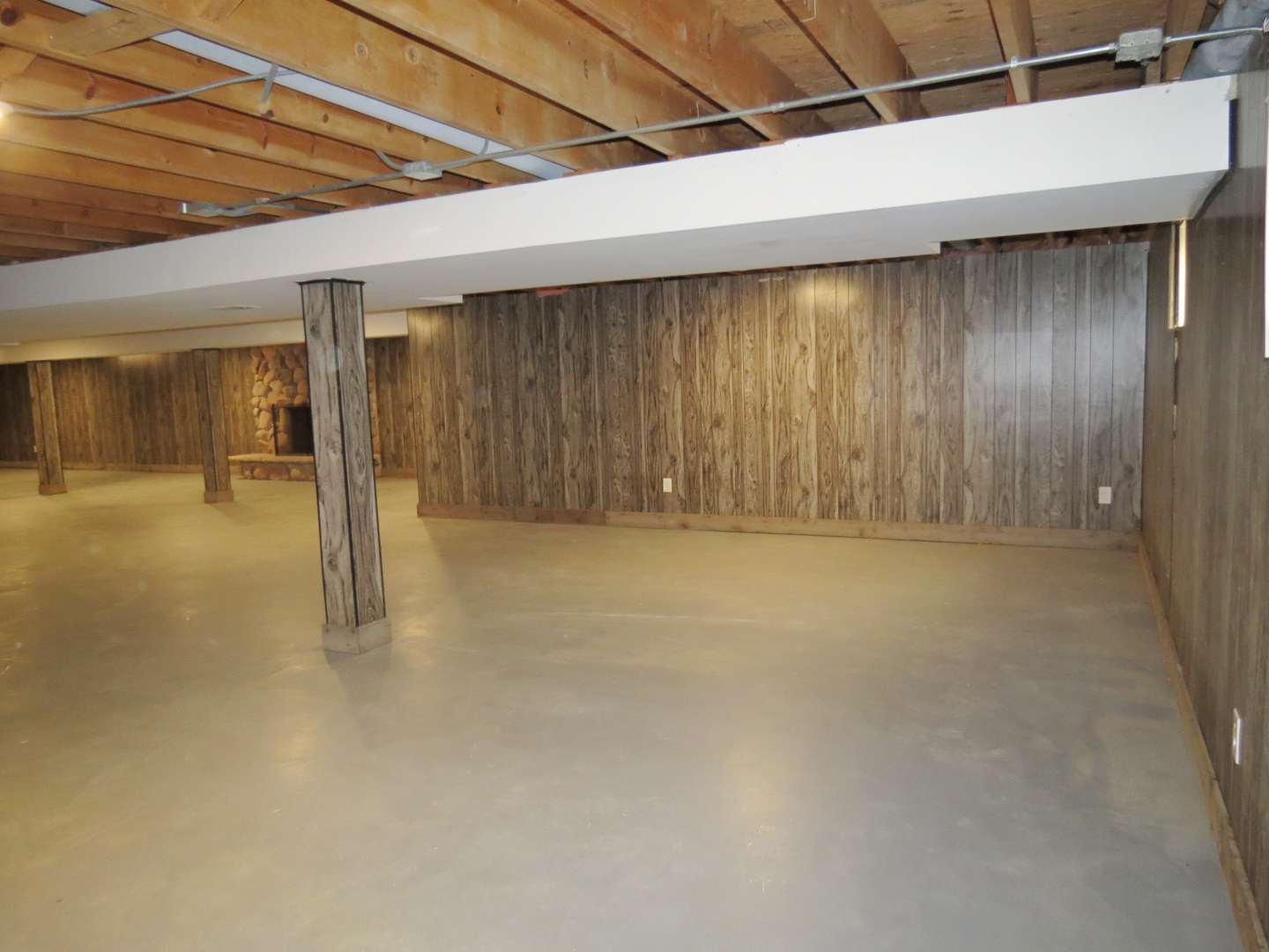 12970 McCarthy Road Lemont, IL 60439 - Photo 35 of 46 a view of an empty room