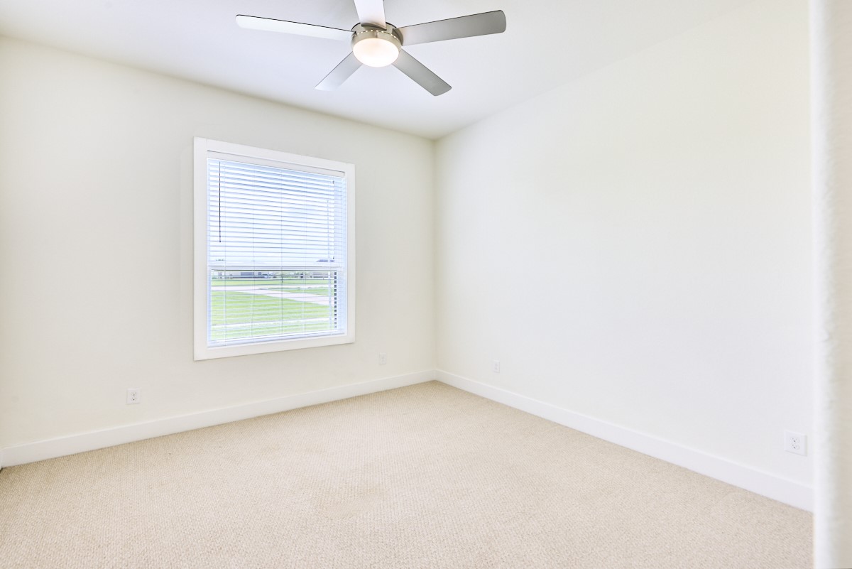 7911 Stratford Hall Drive Rosharon, TX 77583 - Photo 27 of 34 an empty room with a window and a fan