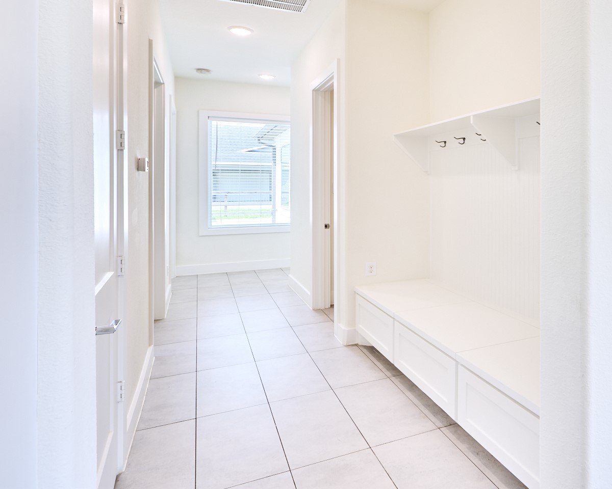 7911 Stratford Hall Drive Rosharon, TX 77583 - Photo 28 of 34 a bathroom with a bathtub and a shower