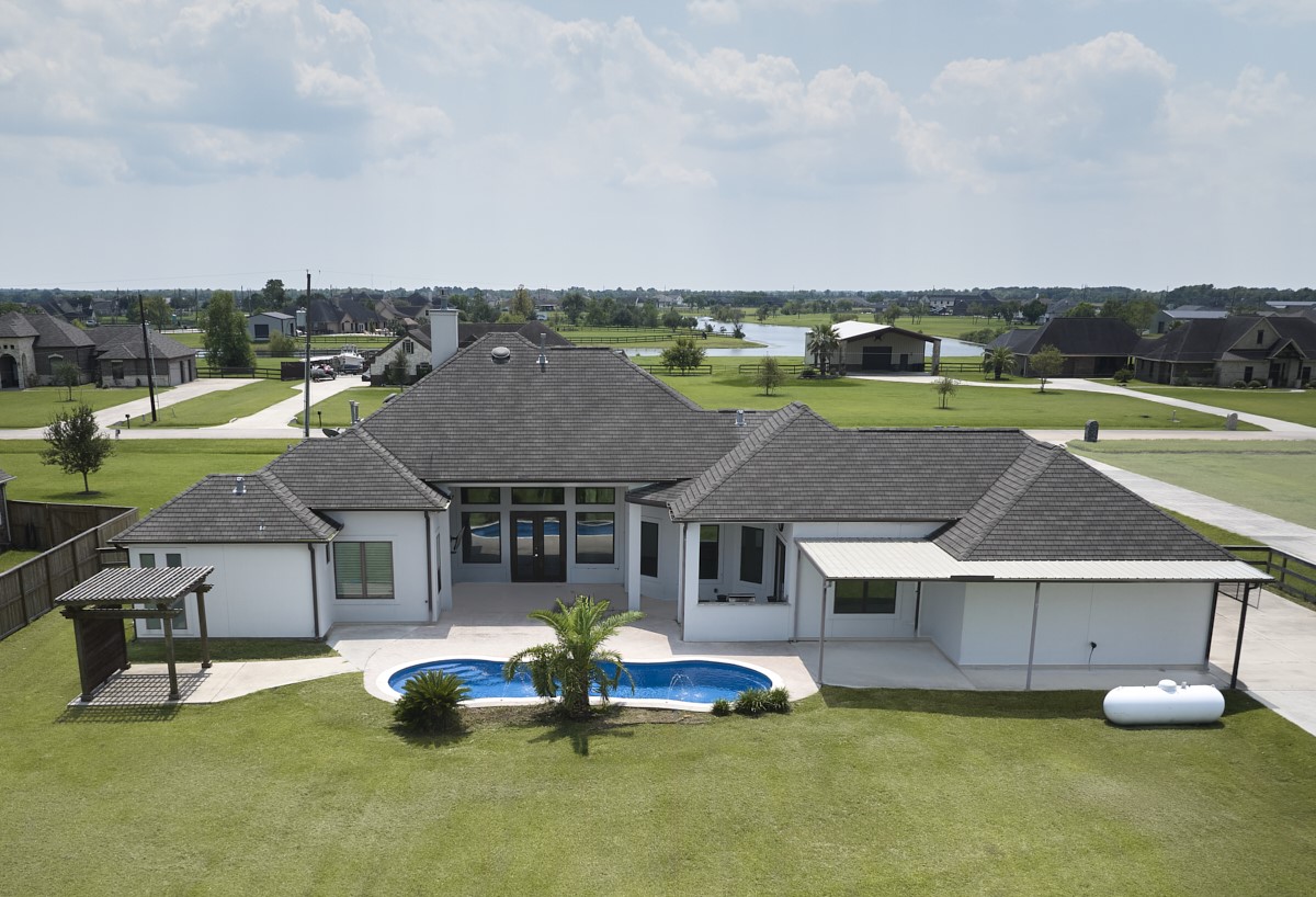 7911 Stratford Hall Drive Rosharon, TX 77583 - Photo 31 of 34 an aerial view of a house with swimming pool and furniture