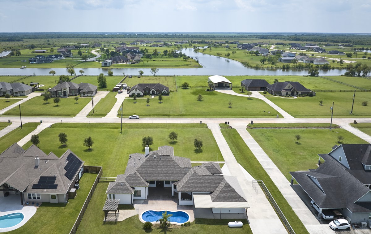 7911 Stratford Hall Drive Rosharon, TX 77583 - Photo 32 of 34 an aerial view of a house with outdoor space
