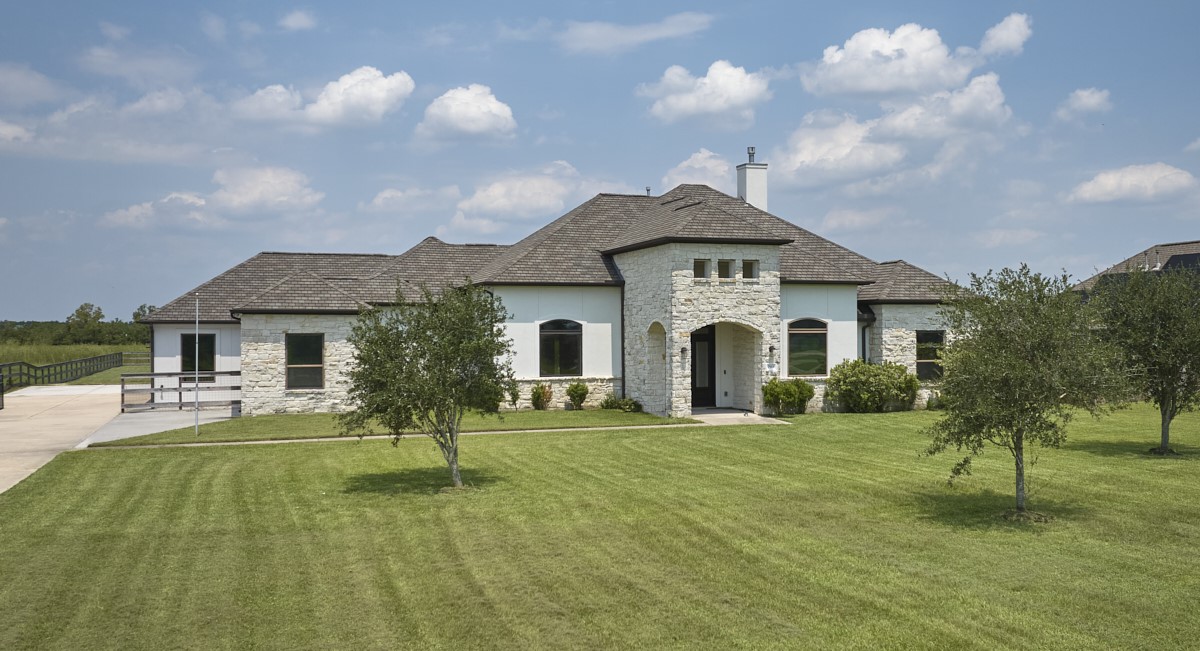 7911 Stratford Hall Drive Rosharon, TX 77583 - Photo 33 of 34 a front view of a house with a yard