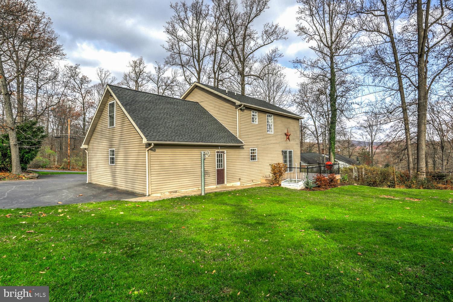 511 Holtzman Road Reinholds, PA 17569 - Photo 8 of 60