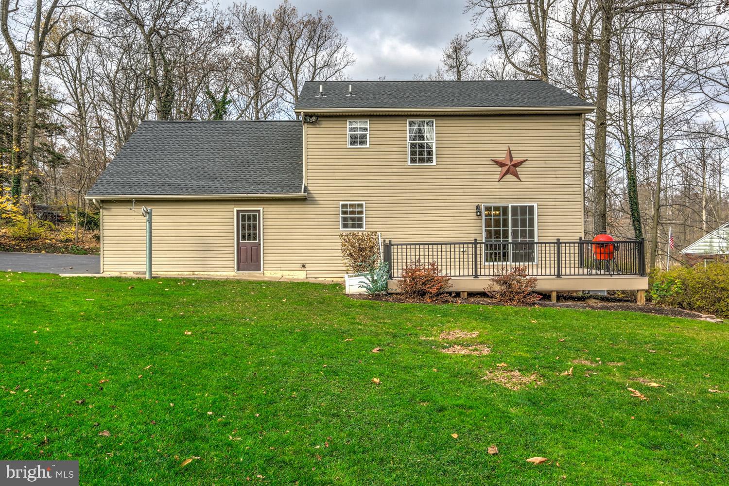 511 Holtzman Road Reinholds, PA 17569 - Photo 9 of 60