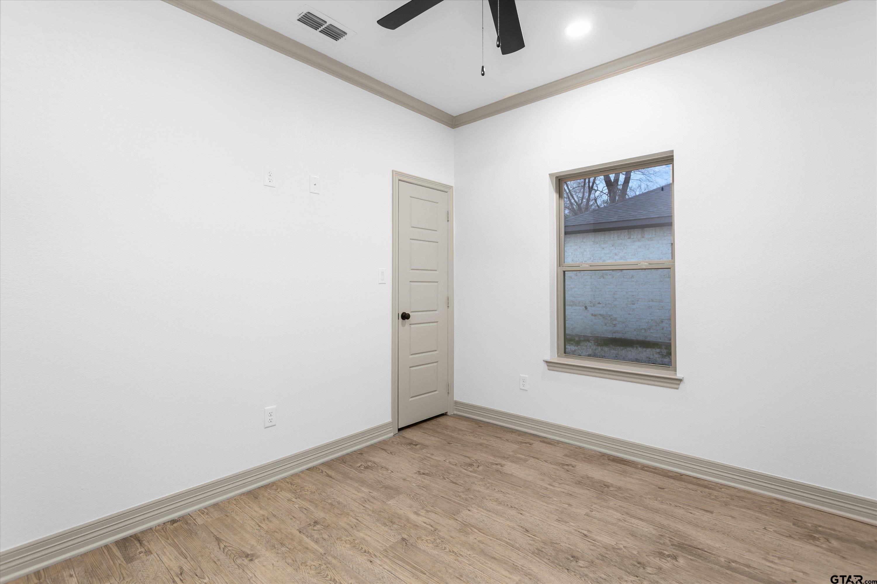 927 Nell Avenue Tyler, TX 75701 - Photo 16 of 20 an empty room with a window