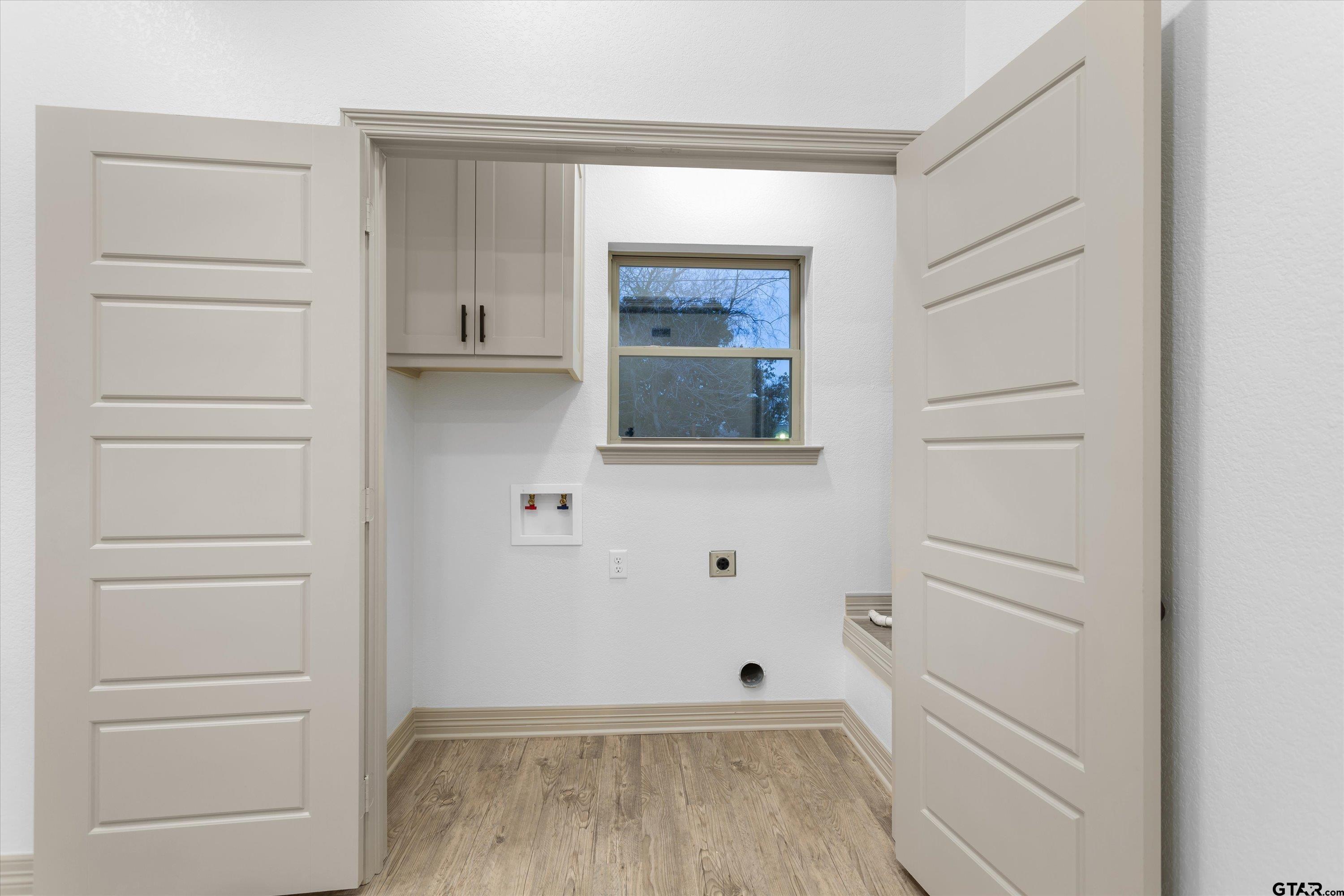 927 Nell Avenue Tyler, TX 75701 - Photo 20 of 20 a view of walk in closet