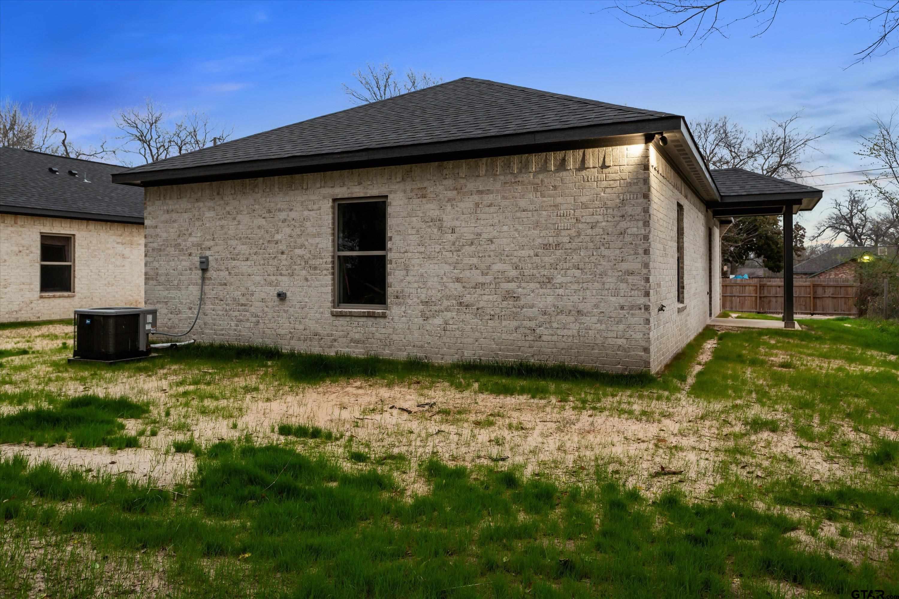 927 Nell Avenue Tyler, TX 75701 - Photo 5 of 20 a view of a backyard of the house