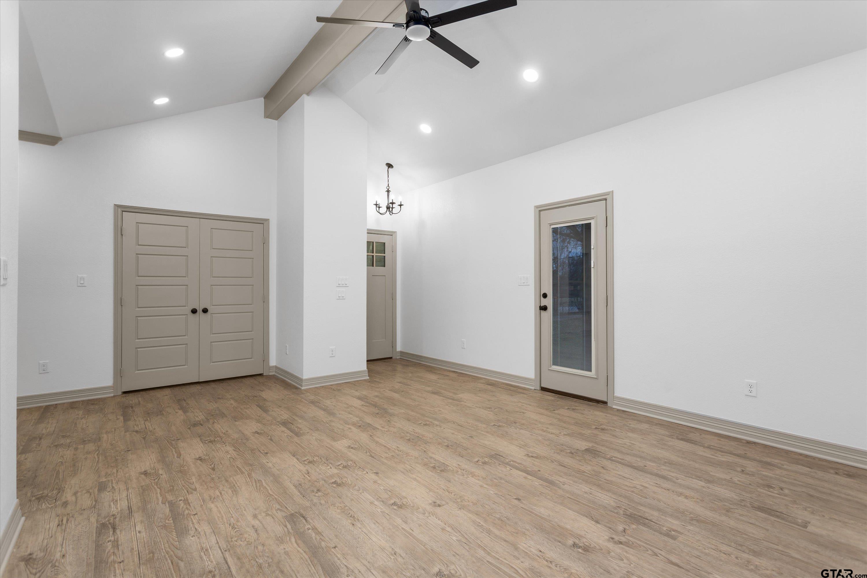 927 Nell Avenue Tyler, TX 75701 - Photo 9 of 20 an empty room with closet and a ceiling fan