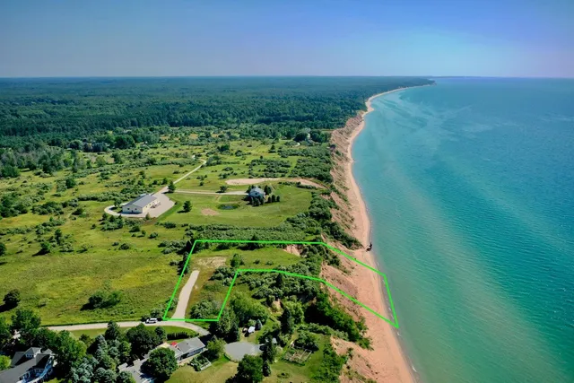 $1,500,000 | 2121 Reigle Street, Manistee, MI 49660