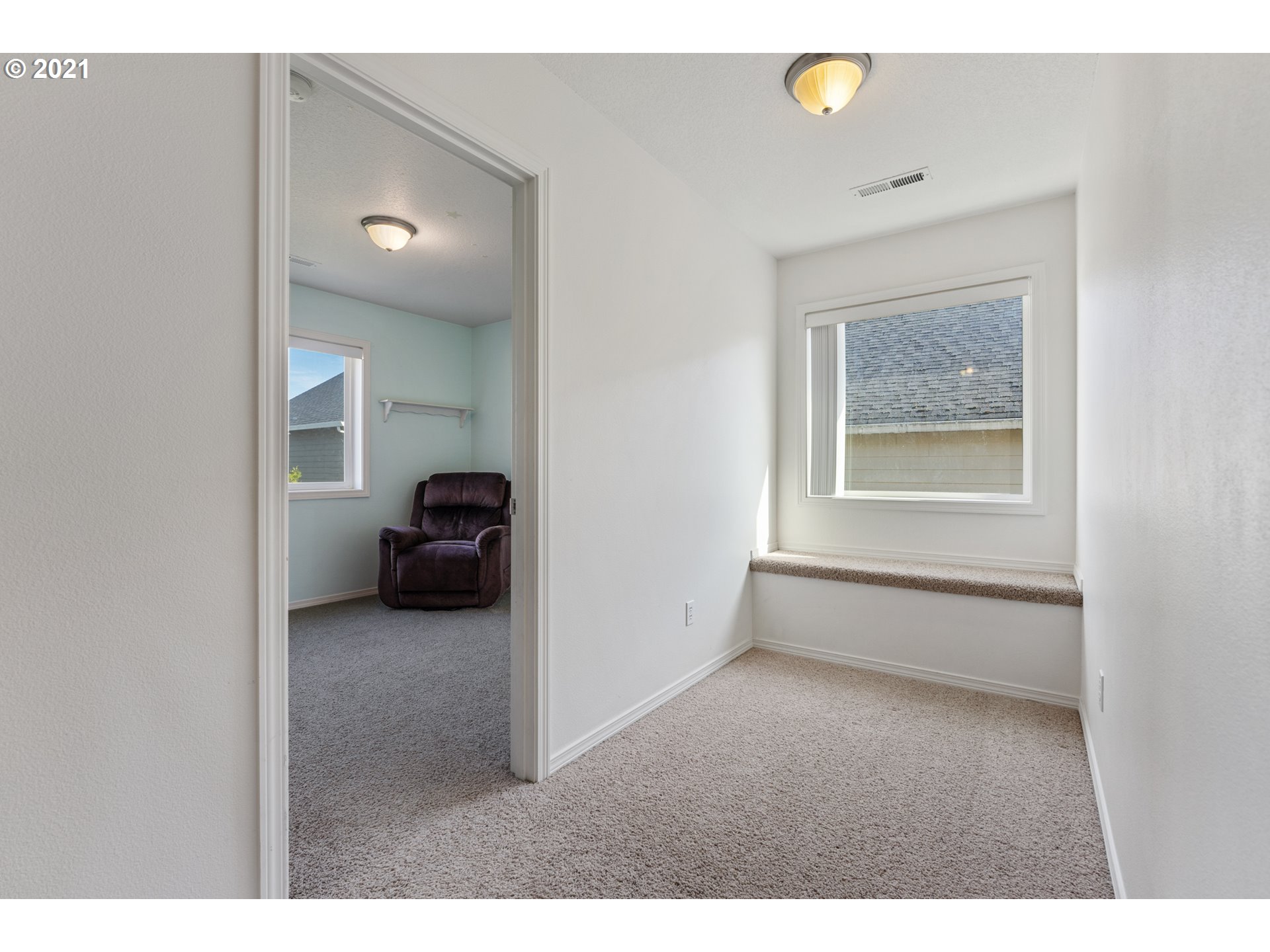 3122 South 2nd Street Ridgefield, WA 98642 - Photo 24 of 30 a view of a room with a en suite bathroom