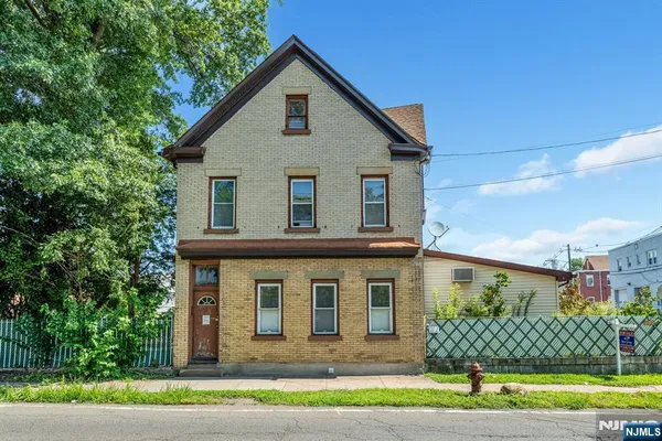 $2,950 | 634 River Drive, Unit 2, Garfield, NJ 07026