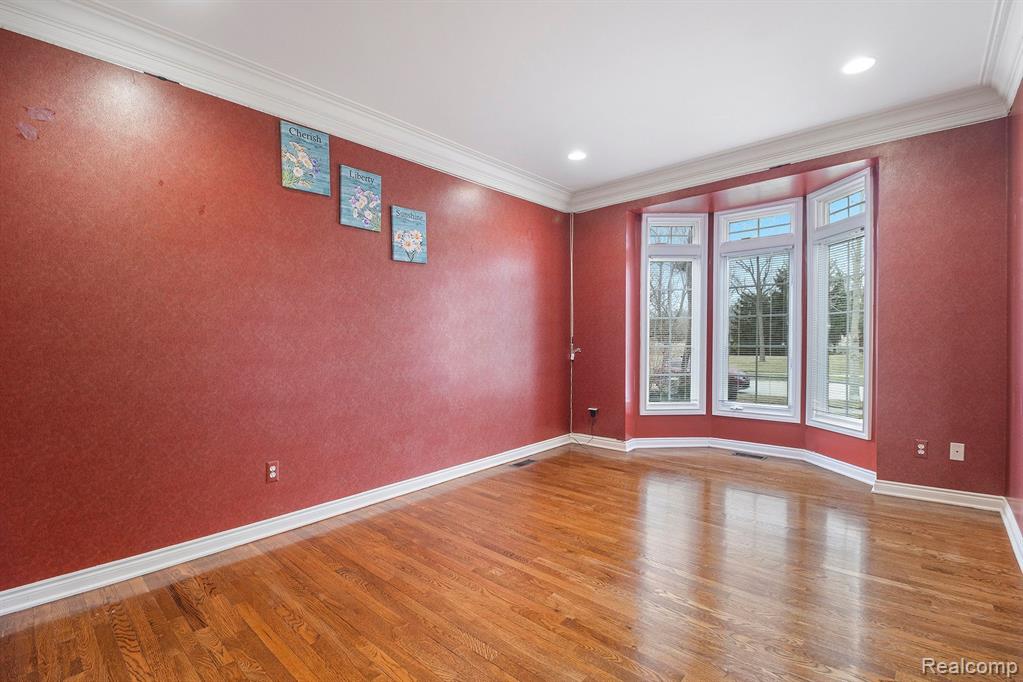 2005 Roundtree Rochester Hills, MI 48307 - Photo 4 of 31