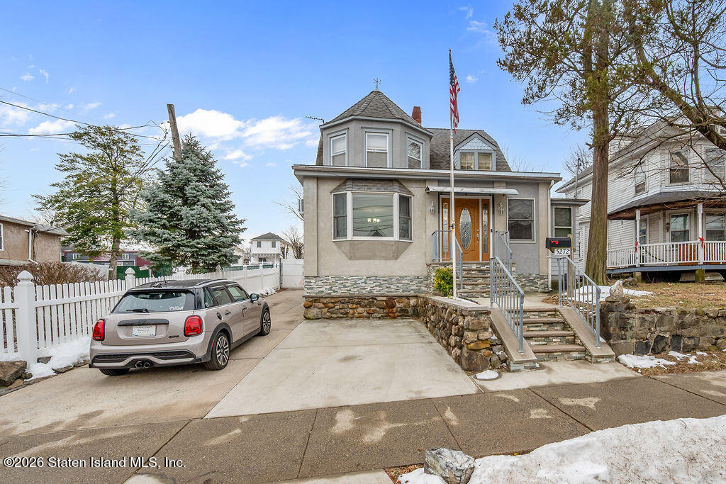 a house view with a outdoor space
