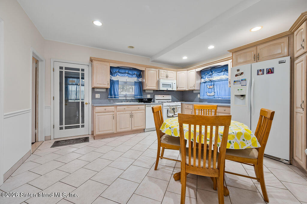 5272 Arthur Kill Road Staten Island, NY 10307 - Photo 7 of 32 a view of a dining room with furniture