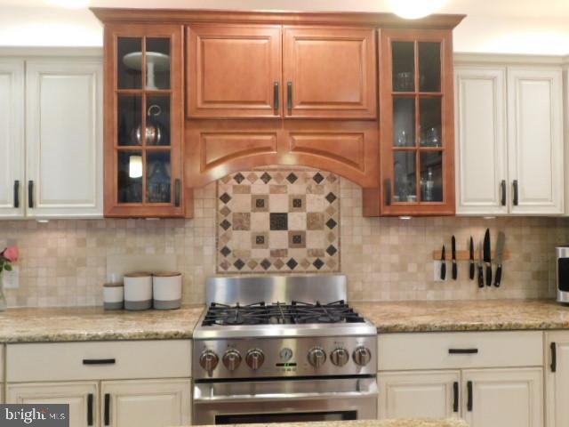 8945 Lewis Road Berlin, MD 21811 - Photo 7 of 71 Gas Stove with back tiled back splash