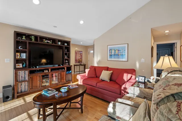 $649,900 | 47 Risloves Way, Fremont, NH 03044