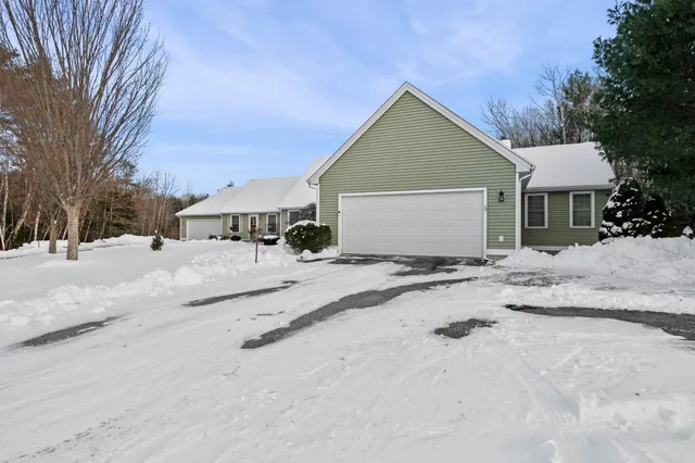$649,900 | 47 Risloves Way, Fremont, NH 03044