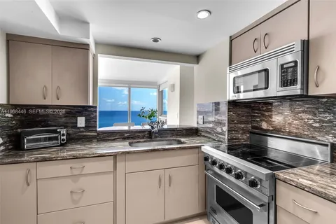 $1,300,000 | 2655 Collins Avenue, Unit 2211, Miami Beach, FL 33140