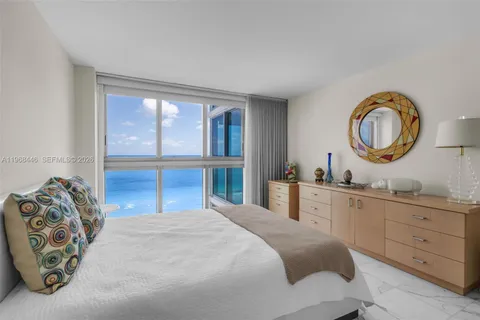 $1,300,000 | 2655 Collins Avenue, Unit 2211, Miami Beach, FL 33140