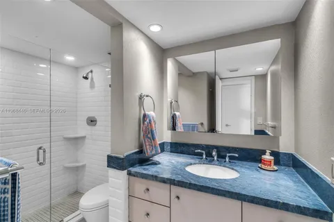 $1,300,000 | 2655 Collins Avenue, Unit 2211, Miami Beach, FL 33140