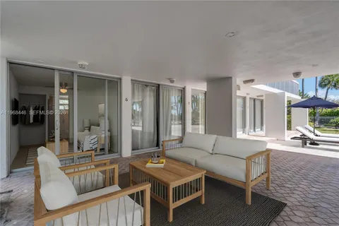 $1,200,000 | 2655 Collins Avenue, Unit 2211, Miami Beach, FL 33140
