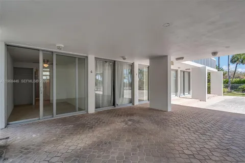 $1,300,000 | 2655 Collins Avenue, Unit 2211, Miami Beach, FL 33140