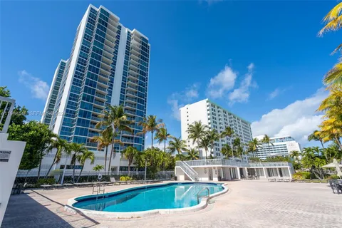 $1,300,000 | 2655 Collins Avenue, Unit 2211, Miami Beach, FL 33140
