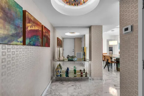 $1,300,000 | 2655 Collins Avenue, Unit 2211, Miami Beach, FL 33140