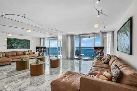 $1,300,000 | 2655 Collins Avenue, Unit 2211, Miami Beach, FL 33140
