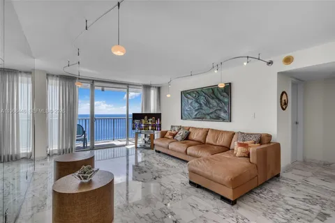 $1,300,000 | 2655 Collins Avenue, Unit 2211, Miami Beach, FL 33140