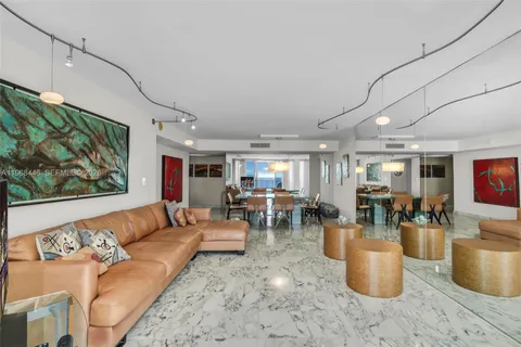 $1,300,000 | 2655 Collins Avenue, Unit 2211, Miami Beach, FL 33140