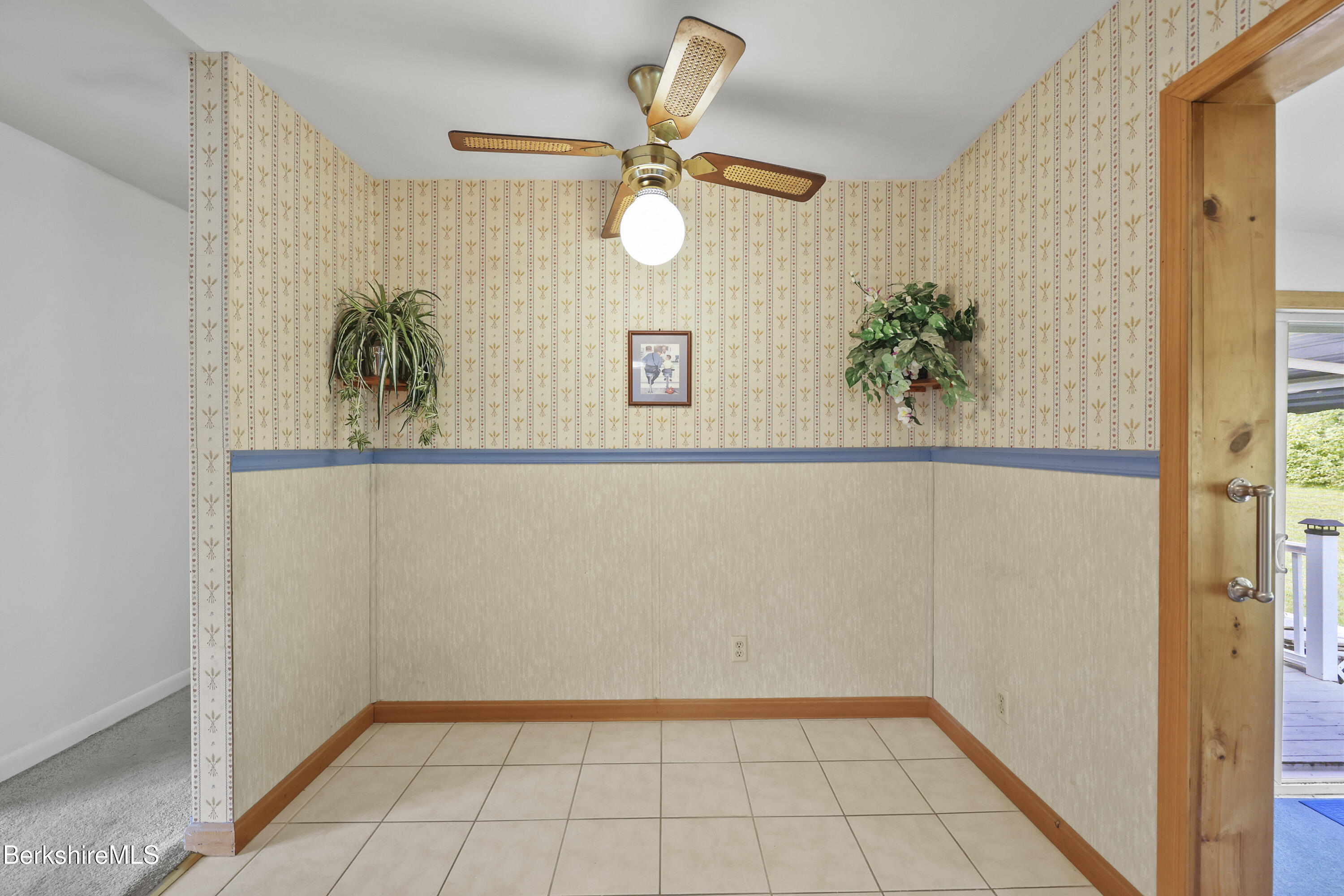 2200 Swamp Road Richmond, MA 01254 - Photo 15 of 24 Breakfast Area