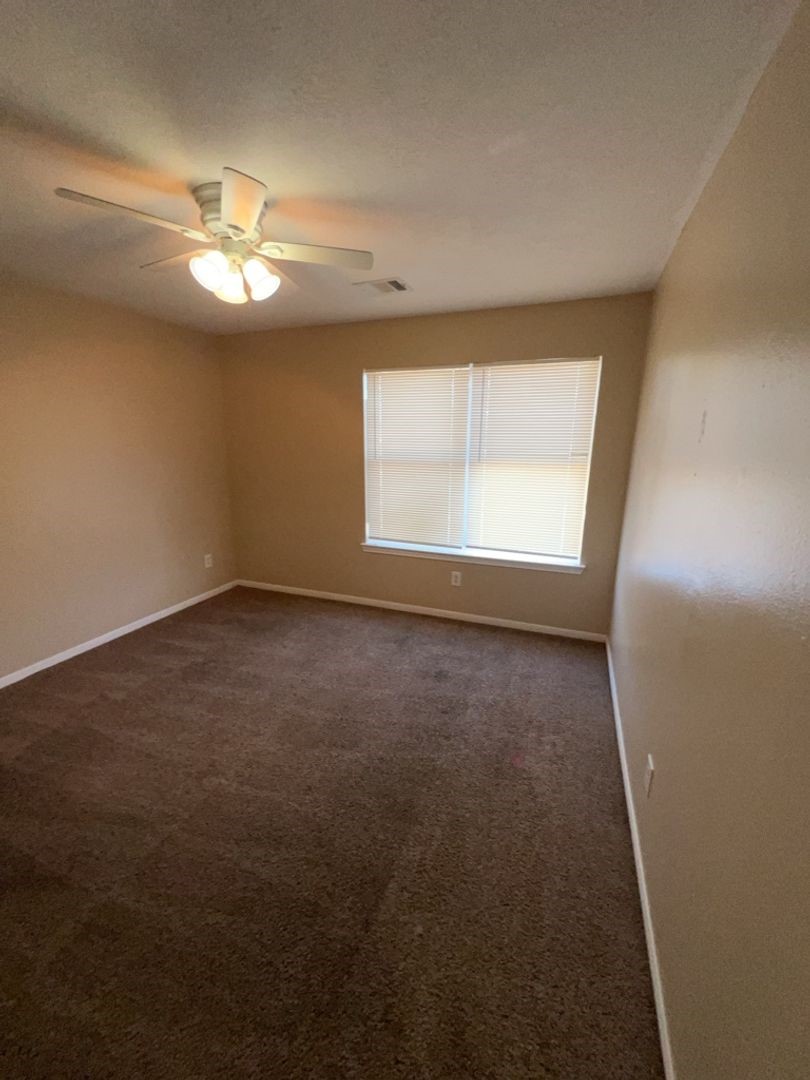 16410 Amy Ridge Road Houston, TX 77053 - Photo 8 of 17 an empty room with a window